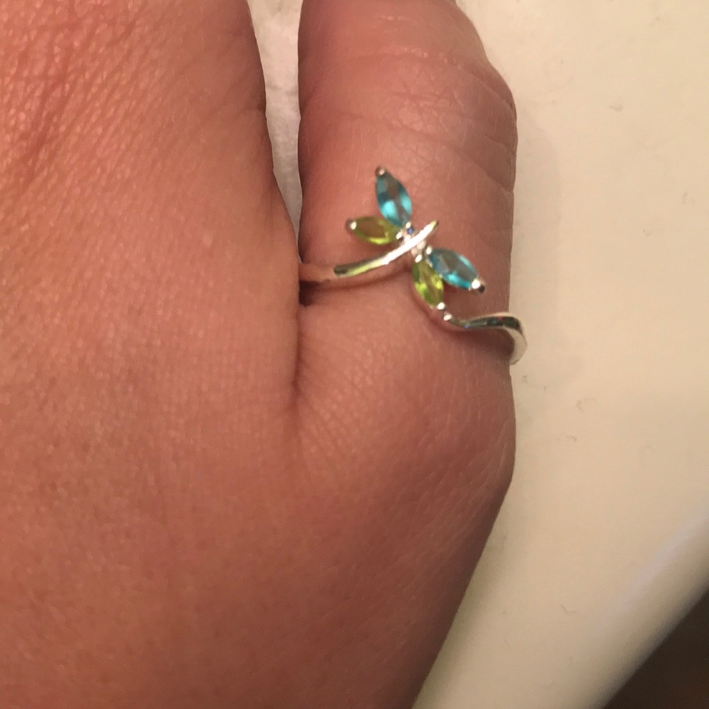 Genuine silver ring, has dainty dragonfly design